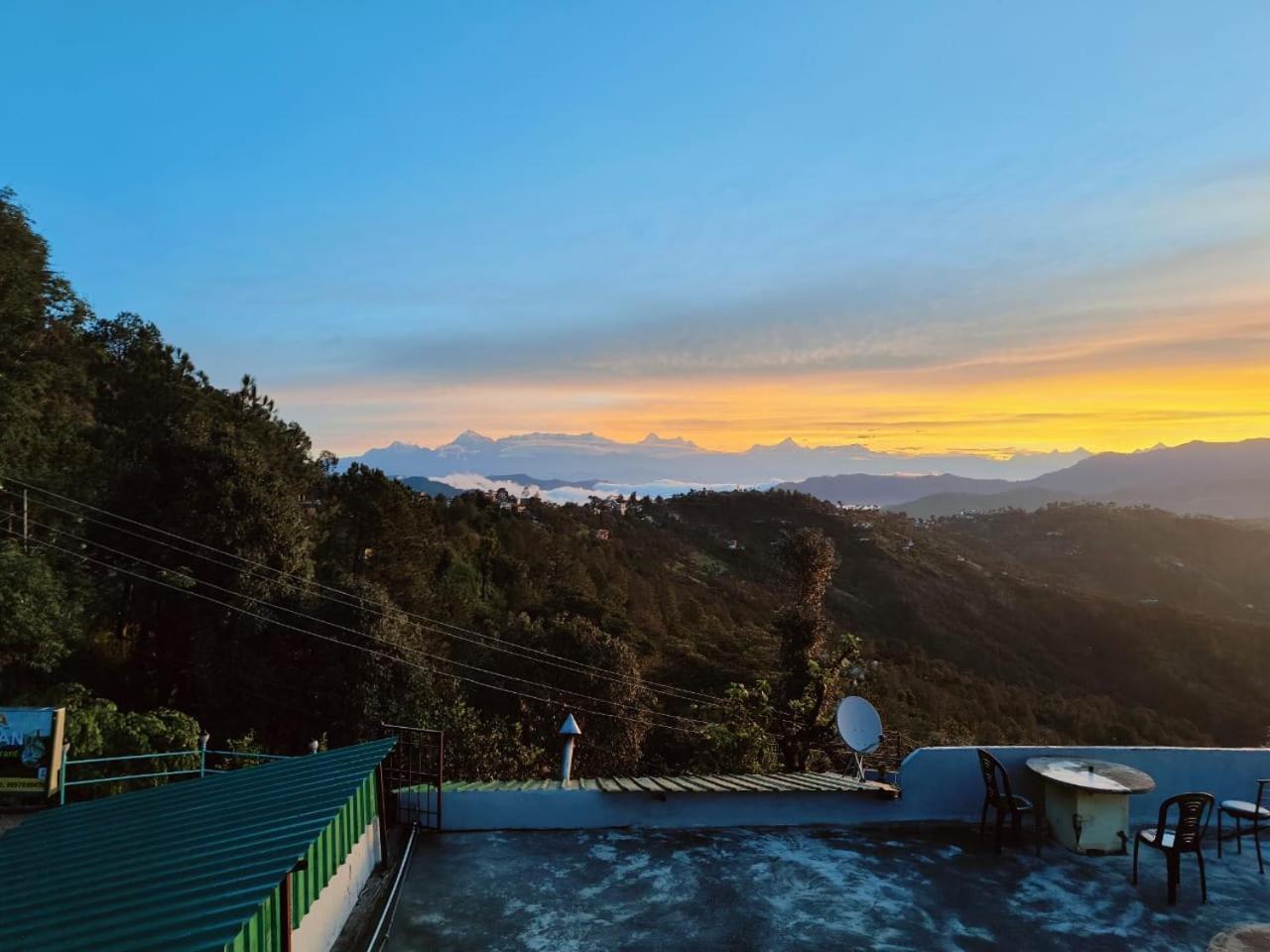 Rudra Retreat Hotel Hawalbagh Buitenkant foto